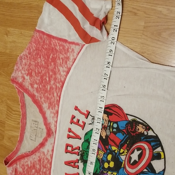 💥3/$10💥 Marvel/Avengers Hi-Lo Football Burnout Tee - Picture 4 of 8